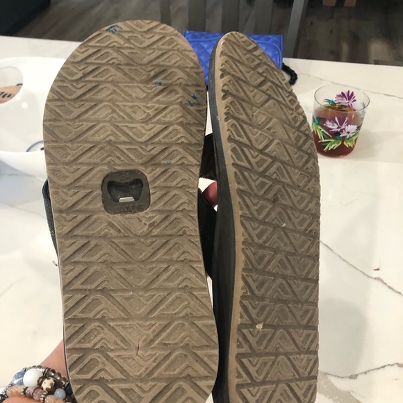 Men’s Reef flip flops with bottle opener - Picture 2 of 2